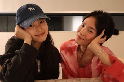 Suzy khoe ảnh hẹn hò cùng Song Hye Kyo