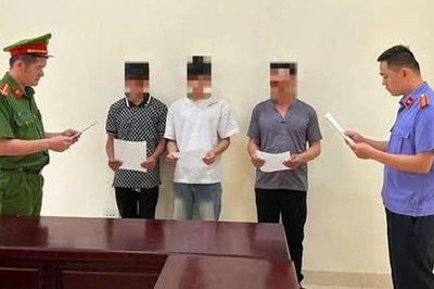 Uống rượu rồi hỗn chiến, 3 thanh thiếu niên bị khởi tố