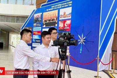 Nỗ lực thầm lặng của những người đứng sau ống kính