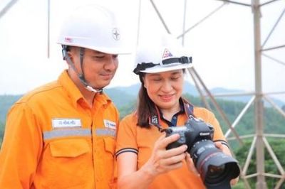'Phóng viên tay ngang' giữ lửa trang tin ngành Điện