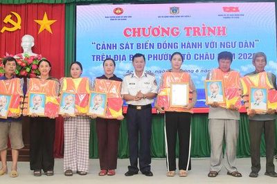 Tổ chức chương trình 'Cảnh sát biển đồng hành với ngư dân' trên địa bàn phường Tô Châu