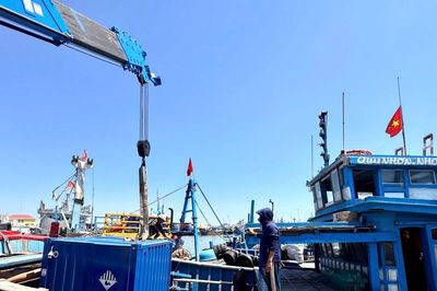 Đưa thiết bị lọc nước biển thành nước ngọt về xã đảo Nhơn Châu