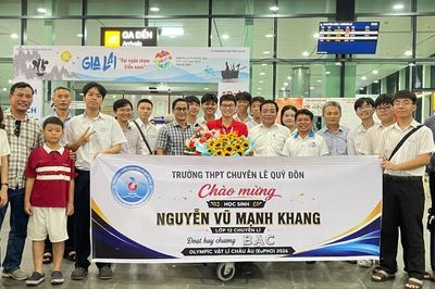 Gia Lai đón học sinh đoạt huy chương bạc Olympic Vật lý châu Âu trở về từ Thụy Điển