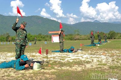 Kiểm tra bắn đạn thật cho lực lượng dân quân xã Khánh Vĩnh