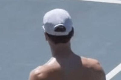 Jannik Sinner và thiết bị lạ trên sân tập: Giải mã bài toán thể lực bảo vệ ngôi vương Wimbledon