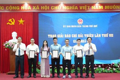 Nhà báo và tác phẩm