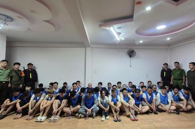 TP.HCM triệt phá nhiều ổ nhóm tội phạm công nghệ cao núp bóng lưu trú