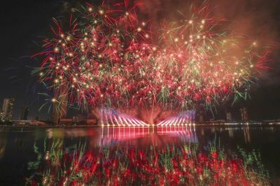DIFF 2026: Hai sắc màu pháo hoa trong đêm hội ánh sáng trên sông Hàn