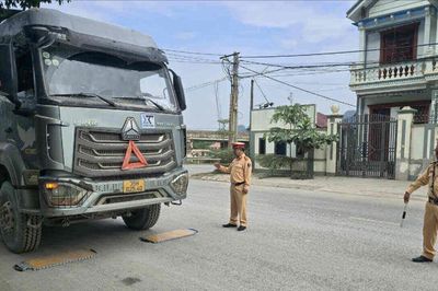 Xử lý xe quá tải trên các tuyến trọng điểm