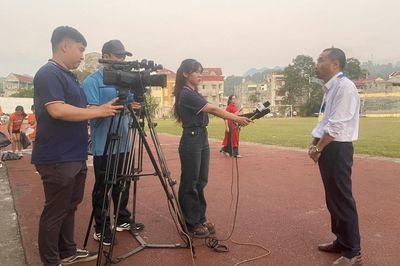Học và làm theo phong cách báo chí Hồ Chí Minh