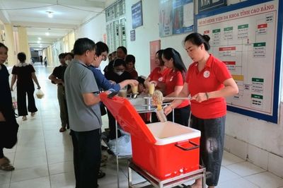 Phát 200 suất cháo miễn phí cho bệnh nhân tại Bệnh viện Đa khoa tỉnh