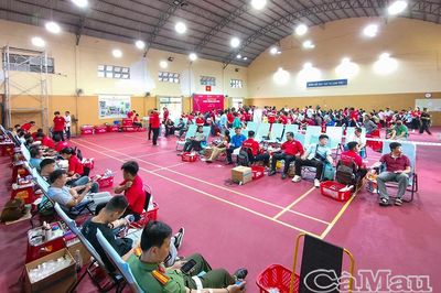 Hành trình Đỏ tại Cà Mau tiếp nhận hơn 530 đơn vị máu trong ngày khai mạc