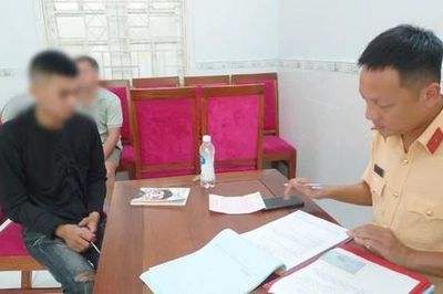 Xử lý các thanh niên 'bốc đầu' xe, lạng lách trên đường phố