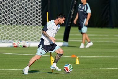 Khoa học lý giải kỹ năng siêu việt của Messi: Chỉ cần 0,04 giây đánh lừa đối thủ