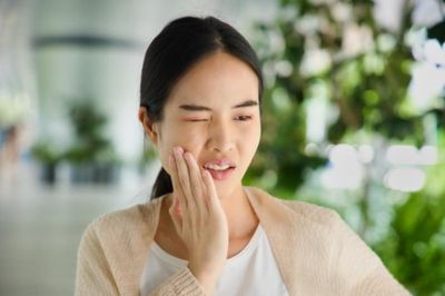 Cứ ăn uống là sưng đau góc hàm, người phụ nữ Hà Nội đi khám phát hiện bất ngờ