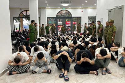 Triệt phá nhiều ổ nhóm người nước ngoài lập 'đại bản doanh' lừa đảo qua mạng