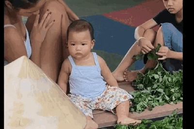 Con gái H'Hen Niê 'đốn tim' fan với ánh mắt chăm chú, phong thái 'tiểu hoa hậu'