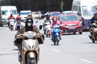 Nắng nóng thiêu đốt sắp vào đỉnh điểm, bão Mekhala vẫn tiếp tục mạnh lên