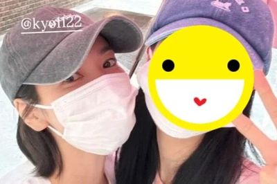 Vừa trở về từ Pháp, Song Hye Kyo đã vội vã hẹn hò ngày mưa cùng người đặc biệt