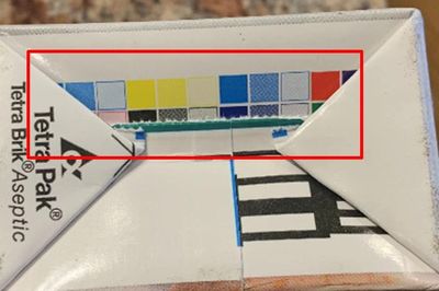 Dải màu sắc in dưới đáy vỏ hộp sữa là gì và có lợi ích quan trọng ra sao?