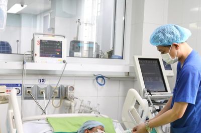 Nhận biết sớm say nắng, sốc nhiệt để tránh biến chứng nguy hiểm