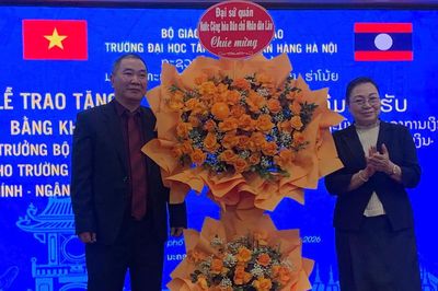 Khai giảng chương trình bồi dưỡng quản trị doanh nghiệp Nhà nước cho cán bộ Lào