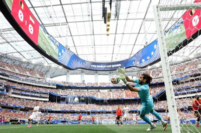 Ronaldo và đồng đội lao vào cuộc đua vé vớt World Cup nóng chưa từng có