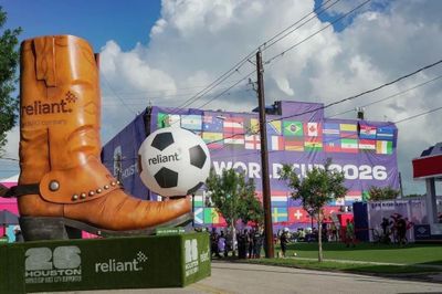 Nhà hàng Việt tại Mỹ thuê thêm người, chờ 'hốt bạc' mùa World Cup
