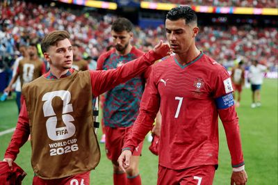 Sao trẻ Bồ Đào Nha: 'Chúng tôi không có nghĩa vụ dồn bóng cho Ronaldo'