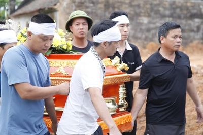 Nghẹn lòng cảnh tiễn biệt hai mẹ con tử vong vụ thảm án ở Bắc Ninh