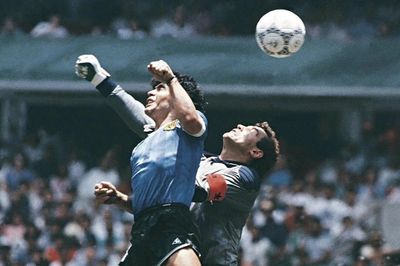 Lật lại bàn thắng 'mập mờ' của huyền thoại Argentina