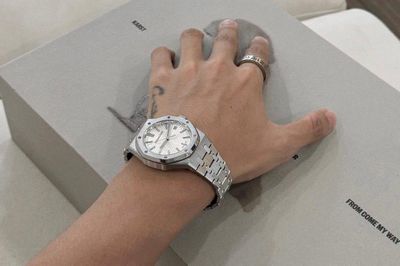 Sơn Tùng M-TP khoe đồng hồ tiền tỷ