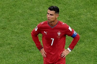 Michael Owen dự đoán Ronaldo lập hat-trick trước Uzbekistan