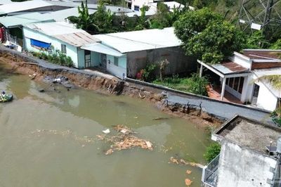 Đồng Tháp tìm nguyên nhân vụ sạt lở đường bờ Tây kênh Cổ Cò