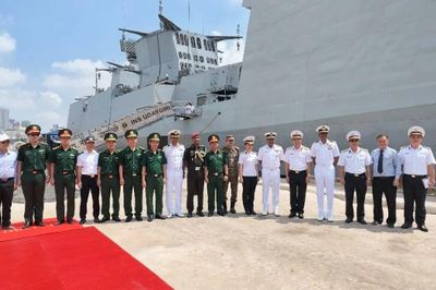 Biên đội tàu Hải quân Ấn Độ thăm Thành phố Hồ Chí Minh