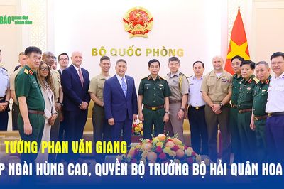 Đại tướng Phan Văn Giang tiếp ngài Hùng Cao, Quyền Bộ trưởng Bộ Hải quân Hoa Kỳ