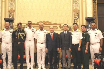 Lãnh đạo TPHCM tiếp Tư lệnh Hạm đội Miền Đông Hải quân Ấn Độ
