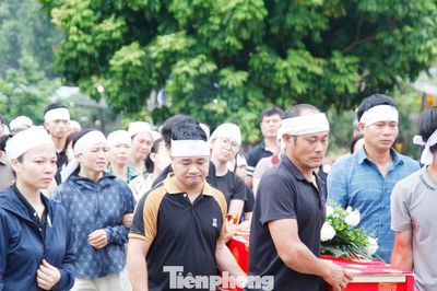 Nghẹn lòng cảnh tiễn biệt hai mẹ con tử vong trong vụ thảm án ở Bắc Ninh