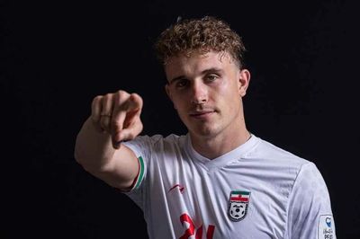 Từ bài đăng Instagram đến World Cup: Hành trình kỳ lạ đưa Dennis Dargahi khoác áo Iran