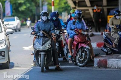 Vì sao dự báo nắng nóng gay gắt, miền Bắc lại mát mẻ?