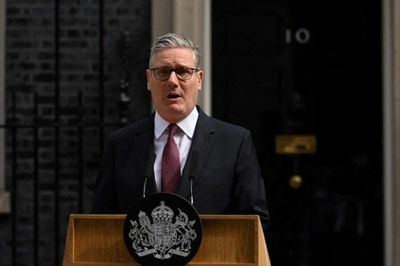 Thủ tướng Anh Keir Starmer nghẹn ngào thông báo từ chức