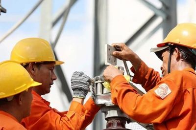 Vì sao càng dùng nhiều điện càng đắt?