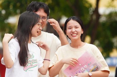 15 thủ khoa lớp 10 THPT chuyên của Hà Nội