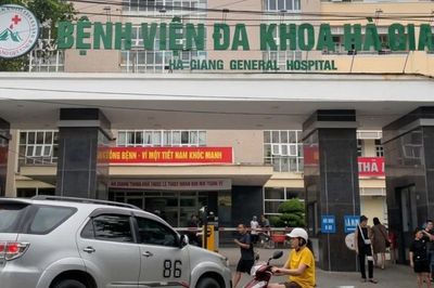 Bị phản ánh 'vừa nghe nhạc vừa vặn chân bệnh nhân', Bệnh viện Đa khoa Hà Giang nói gì?