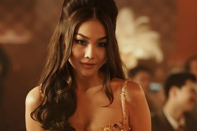 Phim 18+ của Thanh Hằng bị 'đè bẹp' về doanh thu, một phim âm thầm cán mốc 200 tỷ
