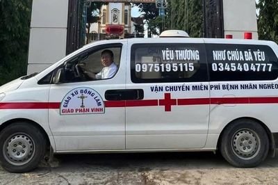 Vị linh mục chọn 'cầm lái' những chuyến xe nhân ái