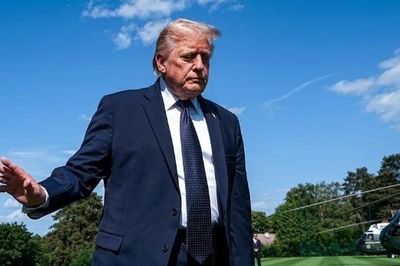Ông Trump dọa thâu tóm eo biển Hormuz nếu Iran không thỏa thuận