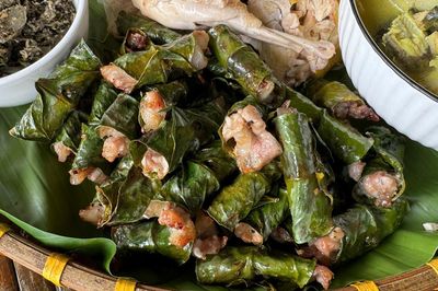 Lá bưởi cuốn thịt nướng than hồng, đặc sản lạ ở Phú Thọ khiến thực khách tò mò