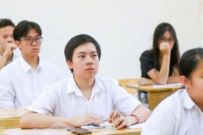 16 thủ khoa thi lớp 10 chuyên của Hà Nội năm 2026