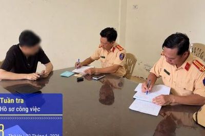 Dán băng keo sửa biển số để trốn phạt nguội, tài xế bị xử lý